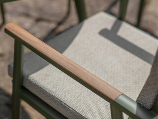 RHS Wisley Sage 4 Seat Round Dining Set with Parasol & Base - image 2