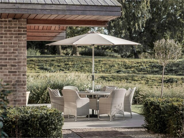 Tetbury Nutmeg Rattan 6 Seat Round Dining Set with Tree-Free Top, Parasol & Base - image 1